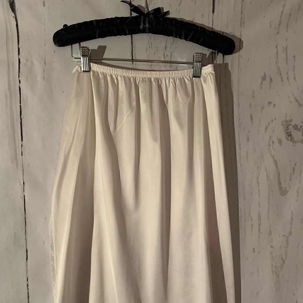 Vanity Fair 1/2 Slip Size Small